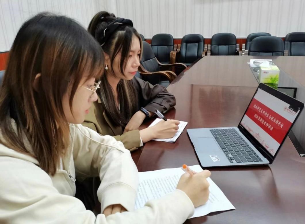 新聞與傳播學(xué)院召開2019級(jí)畢業(yè)生考研就業(yè)推進(jìn)會(huì)